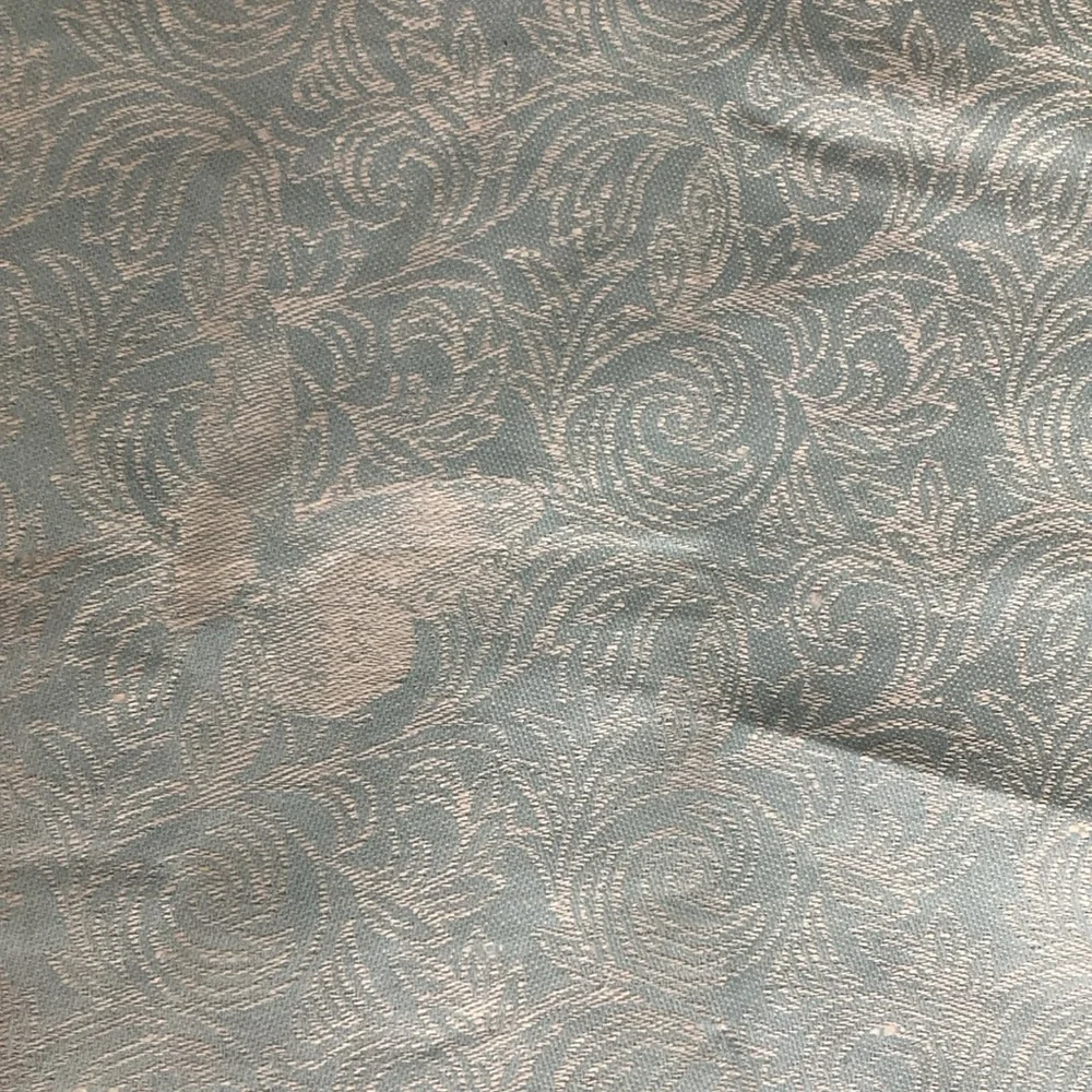 Williams Sonoma linen blend tablecloth 70 x 90”